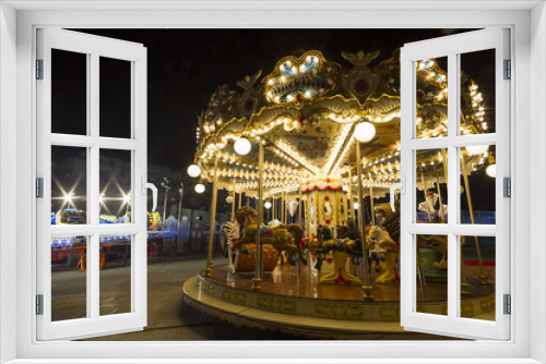 Fototapeta Naklejka Na Ścianę Okno 3D - Luna park carousel in a public outdoor area