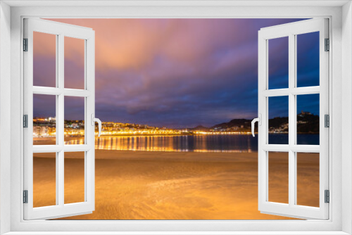 Fototapeta Naklejka Na Ścianę Okno 3D - Evening view on the coast of San Sebastián, Spain.
