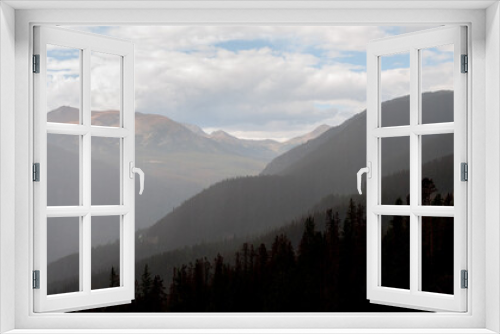 Fototapeta Naklejka Na Ścianę Okno 3D - Hazy Mountain View, Rocky Mountain National Park