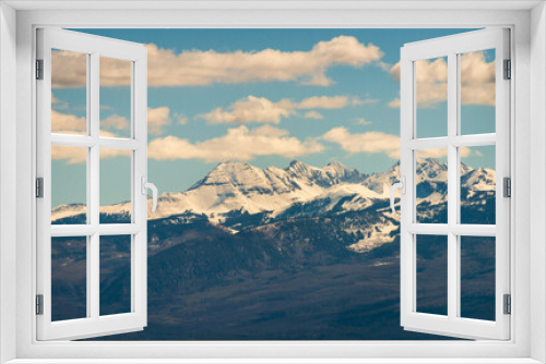 Fototapeta Naklejka Na Ścianę Okno 3D - View of the The Scenic Rocky Mountains in Colorado on a Cloudy Day
