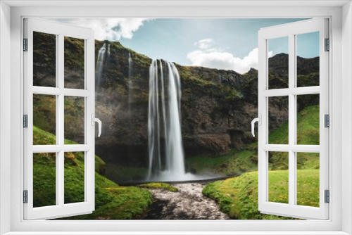 Fototapeta Naklejka Na Ścianę Okno 3D - Mesmerizing landscape of the Seljalandsfoss waterfall in Iceland