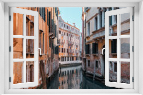 Fototapeta Naklejka Na Ścianę Okno 3D - Gorgeous Venice Italy bathed in warm sunlight, picturesque scenes