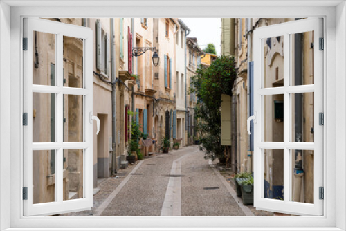 Fototapeta Naklejka Na Ścianę Okno 3D - Street in Arles, France