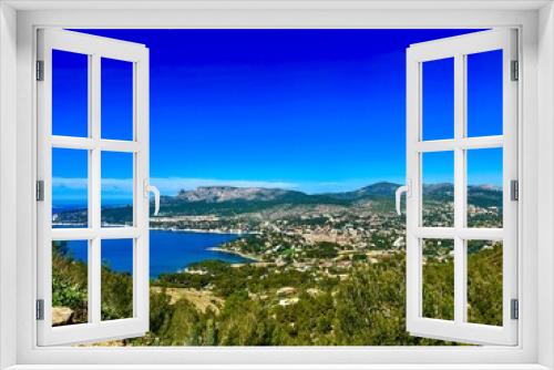 Fototapeta Naklejka Na Ścianę Okno 3D - Photoraphy 17 April 2023 - the view from a small town in France called Cassis and it is a beautiful city full of nature.