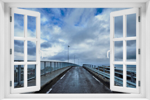 Fototapeta Naklejka Na Ścianę Okno 3D - Road on bridge in Norway
