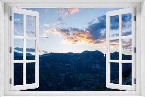 Fototapeta Naklejka Na Ścianę Okno 3D - sunset in the mountains