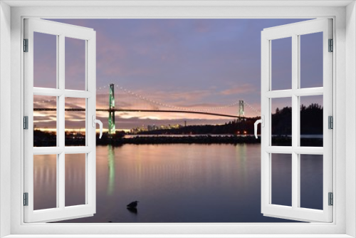 Fototapeta Naklejka Na Ścianę Okno 3D - Lions Gate Bridge and Downtown Vancouver at sunrise