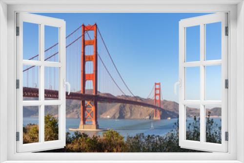 Fototapeta Naklejka Na Ścianę Okno 3D - Golden Gate Bridge and Vegetation
