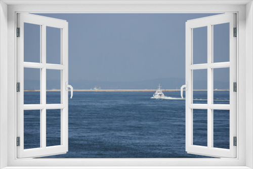 Fototapeta Naklejka Na Ścianę Okno 3D - 大阪湾の貨物船の風景