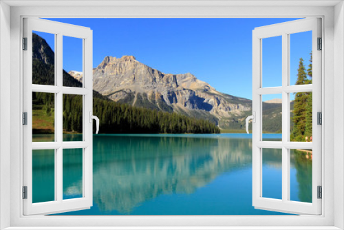 Fototapeta Naklejka Na Ścianę Okno 3D - Emerald Lake, Yoho National Park, British Columbia, Canada