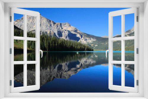 Fototapeta Naklejka Na Ścianę Okno 3D - Emerald Lake, Yoho National Park, British Columbia, Canada
