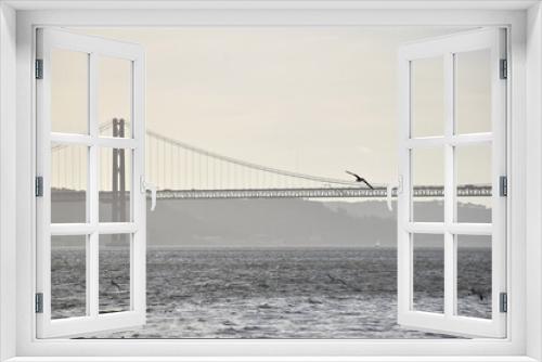 Fototapeta Naklejka Na Ścianę Okno 3D - Famous bridge 