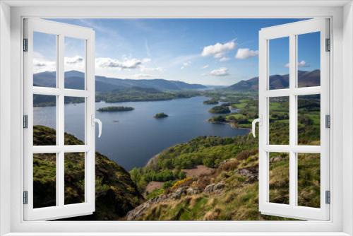 Fototapeta Naklejka Na Ścianę Okno 3D - Views over Derwentwater from the family friendly hike up to Walla Crag in the Lake District, Cumbria, England
