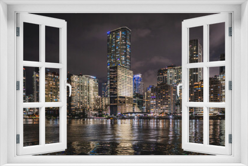 Fototapeta Naklejka Na Ścianę Okno 3D - View of the Miami skyline at night
