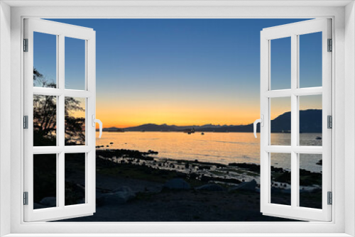 Fototapeta Naklejka Na Ścianę Okno 3D - Blue-golden sunset at Kitsilano Beach, Vancouver, British Columbia, Canada.