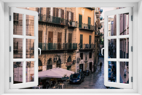Fototapeta Naklejka Na Ścianę Okno 3D - Morning street in an Italian city