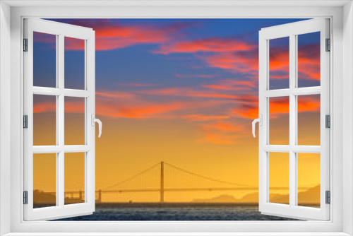 Fototapeta Naklejka Na Ścianę Okno 3D - Golden Gate bridge sunset in San Francisco California