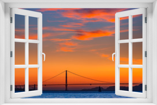 Fototapeta Naklejka Na Ścianę Okno 3D - Golden Gate bridge sunset in San Francisco California