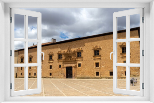 Fototapeta Naklejka Na Ścianę Okno 3D - Fachada del Palacio de Avellaneda (siglo XVI). En su interior hay maravillosas artesonados mudéjares. Peñaranda de Duero, Burgos, España.