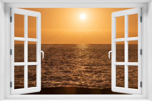 Fototapeta Naklejka Na Ścianę Okno 3D - Scenic view of beautiful sunset above the ocean golden sunset beach resort