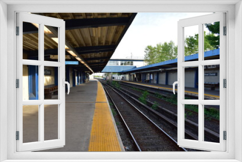 Fototapeta Naklejka Na Ścianę Okno 3D - New York City Subway Train Station Broad Channel Stop, Afternoon