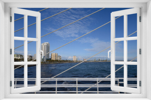 Fototapeta Naklejka Na Ścianę Okno 3D - Blick auf die Skyline von Durres von der Seebrücke aus
