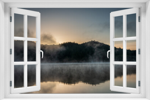 Fototapeta Naklejka Na Ścianę Okno 3D - Misty Morning View of Lake Tahoe