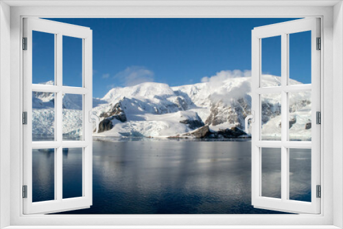 Fototapeta Naklejka Na Ścianę Okno 3D - Snowed mountains at the antarctica. glaciers and ice is melting