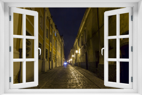 Fototapeta Naklejka Na Ścianę Okno 3D - Night photo of a cobbled street in the old part of Poznan, Polan