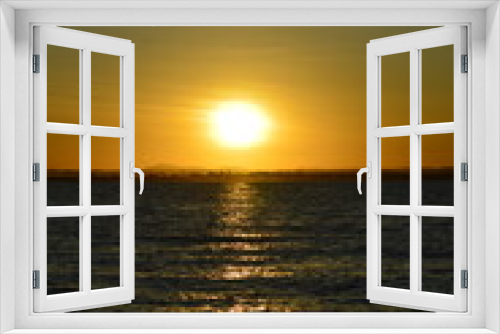 Fototapeta Naklejka Na Ścianę Okno 3D - Pôr do Sol laranja no mar