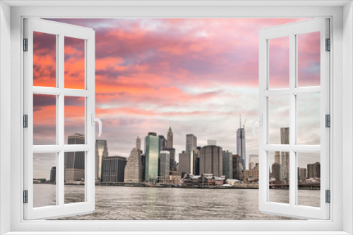 Fototapeta Naklejka Na Ścianę Okno 3D - Beautiful view of lower Manhattan skyline at summer sunset