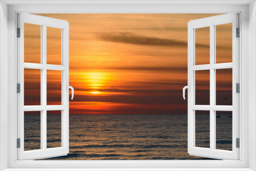 Fototapeta Naklejka Na Ścianę Okno 3D - Spectacular bright golden sunset over Baltic sea