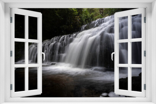 Fototapeta Naklejka Na Ścianę Okno 3D - New Zealand scenic waterfall landscape 