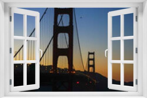 Fototapeta Naklejka Na Ścianę Okno 3D - Watching the sunset at the Golden Gate Bridge in California