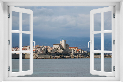 Fototapeta Naklejka Na Ścianę Okno 3D - View of the center of Antibes and the famous Chateau Grimaldi, on the French Riviera