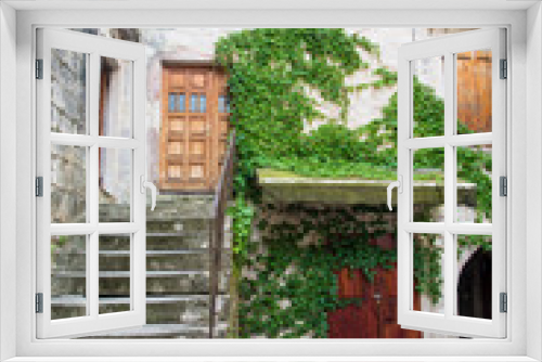 Fototapeta Naklejka Na Ścianę Okno 3D - Stairs on Old Kotor Home