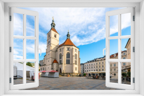 Fototapeta Naklejka Na Ścianę Okno 3D - The Neupfarrkirche Church, or New Parish Church, a 16th century Lutheran and Protestant church in the historic Altstadt old town of the Bavarian city of Regensburg, Germany.