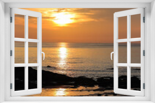 Fototapeta Naklejka Na Ścianę Okno 3D - Beautiful sunrise at the beach