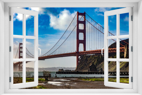Fototapeta Naklejka Na Ścianę Okno 3D - Golden Gate Bridge in the bay of the city of San Francisco, in the state of California in the USA, seen from the Marin County overlook. Concept America.