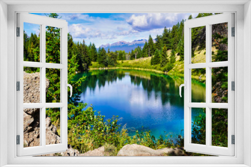 Fototapeta Naklejka Na Ścianę Okno 3D - Picturesque View of one of the lakes in the Valley of Five Lakes Region near Jasper in the Canada Rockies