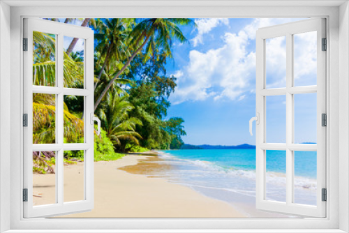 Fototapeta Naklejka Na Ścianę Okno 3D - beautiful beach and tropical sea