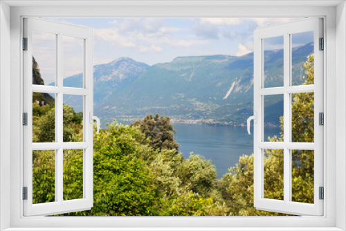 Fototapeta Naklejka Na Ścianę Okno 3D - A wonderful view of the beautiful Lake Garda in Lombardy, Italy, Europe.