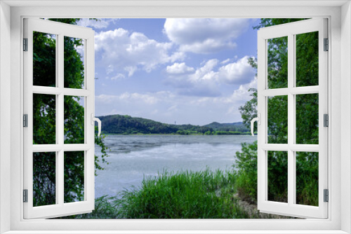 Fototapeta Naklejka Na Ścianę Okno 3D - Beautiful lakeside panoramic view with blue sky in the park.
