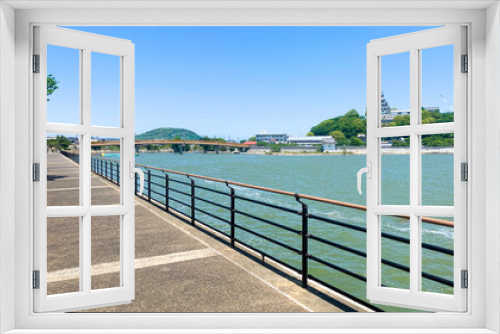 Fototapeta Naklejka Na Ścianę Okno 3D - 唐津城が見える松浦川の広い歩道