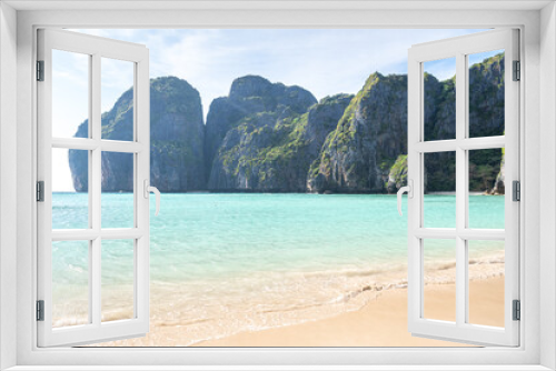 Fototapeta Naklejka Na Ścianę Okno 3D - views of maya bay beach in phi phi islands, thailand