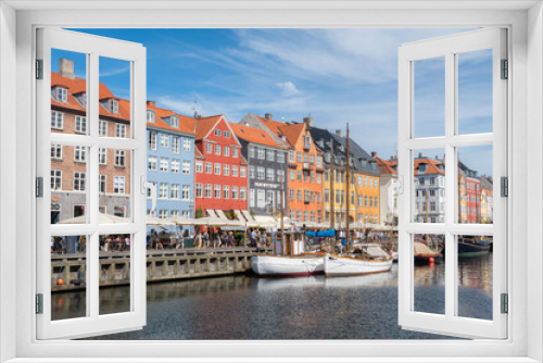 Fototapeta Naklejka Na Ścianę Okno 3D - Nyhavn (Danish: New Harbour) is a 17th-century waterfront, canal and entertainment district in Copenhagen, Denmark