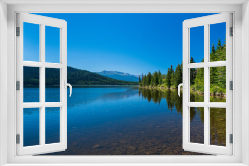 Fototapeta Naklejka Na Ścianę Okno 3D - Beautiful Lake in Alberta, Canada