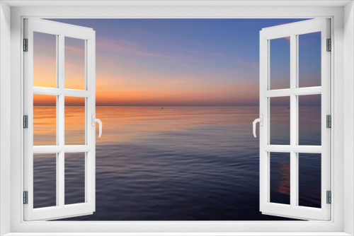 Fototapeta Naklejka Na Ścianę Okno 3D - tender evening seascape, orange sea horizon, peaceful sea view