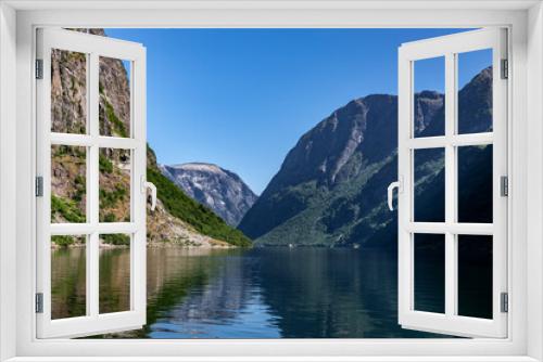 Fototapeta Naklejka Na Ścianę Okno 3D - Spiegelung im Naerøyfjord in Norwegen
