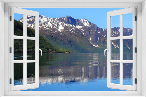 Fototapeta Naklejka Na Ścianę Okno 3D - Holandsfjord mounts mirroring